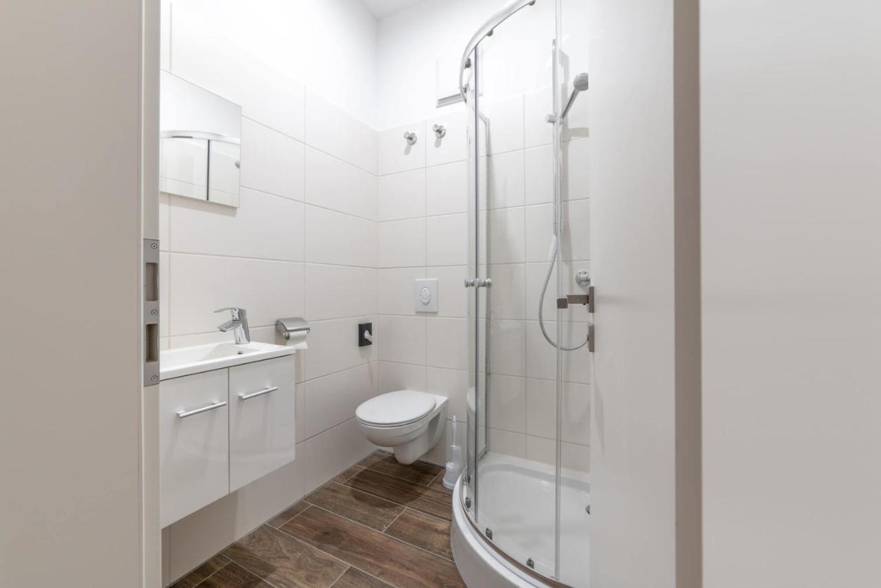 Monteurzimmer Pankow Mit Dachterrasse - Nur 10 Min. Von Der A10 - 3 Zimmer/ 7 Betten Maison d'hôtes