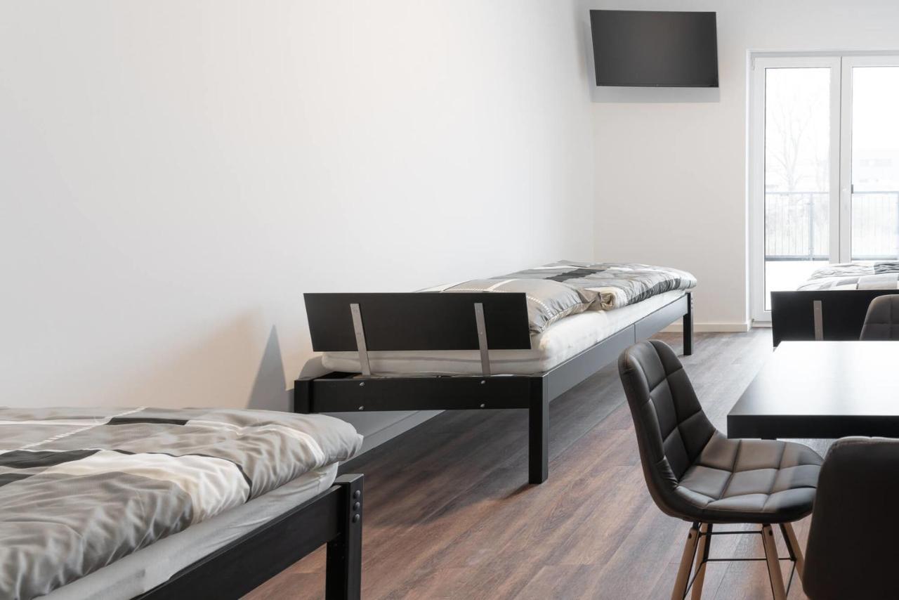 Monteurzimmer Pankow Mit Dachterrasse - Nur 10 Min. Von Der A10 - 3 Zimmer/ 7 Betten Gasthof *